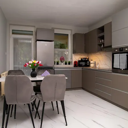 Balcsi Apartment