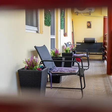 Balcsi Apartment *